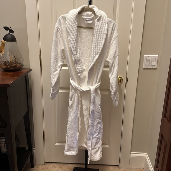 DOWNTOWN COMPANY women’s SPA COLLECTION VELOUR BATHROBE - Picture 4 of 14